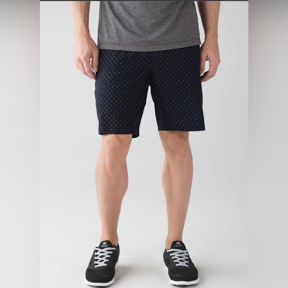 Lululemon🍋T.H.E. Short Luxtreme Liner 10” color Cross Me Split Pea Naval Blue L